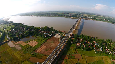 Chưa[-]xem[-]xét[-]phê[-]duyệt[-]"siêu"[-]dự[-]án[-]trên[-]sông[-]Hồng